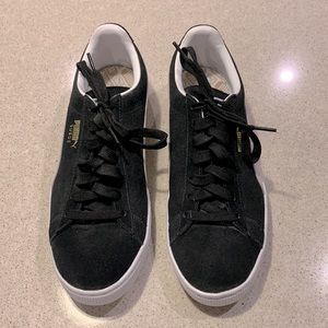 Men’s Puma black suede sneakers with black shoelaces. Size 11.